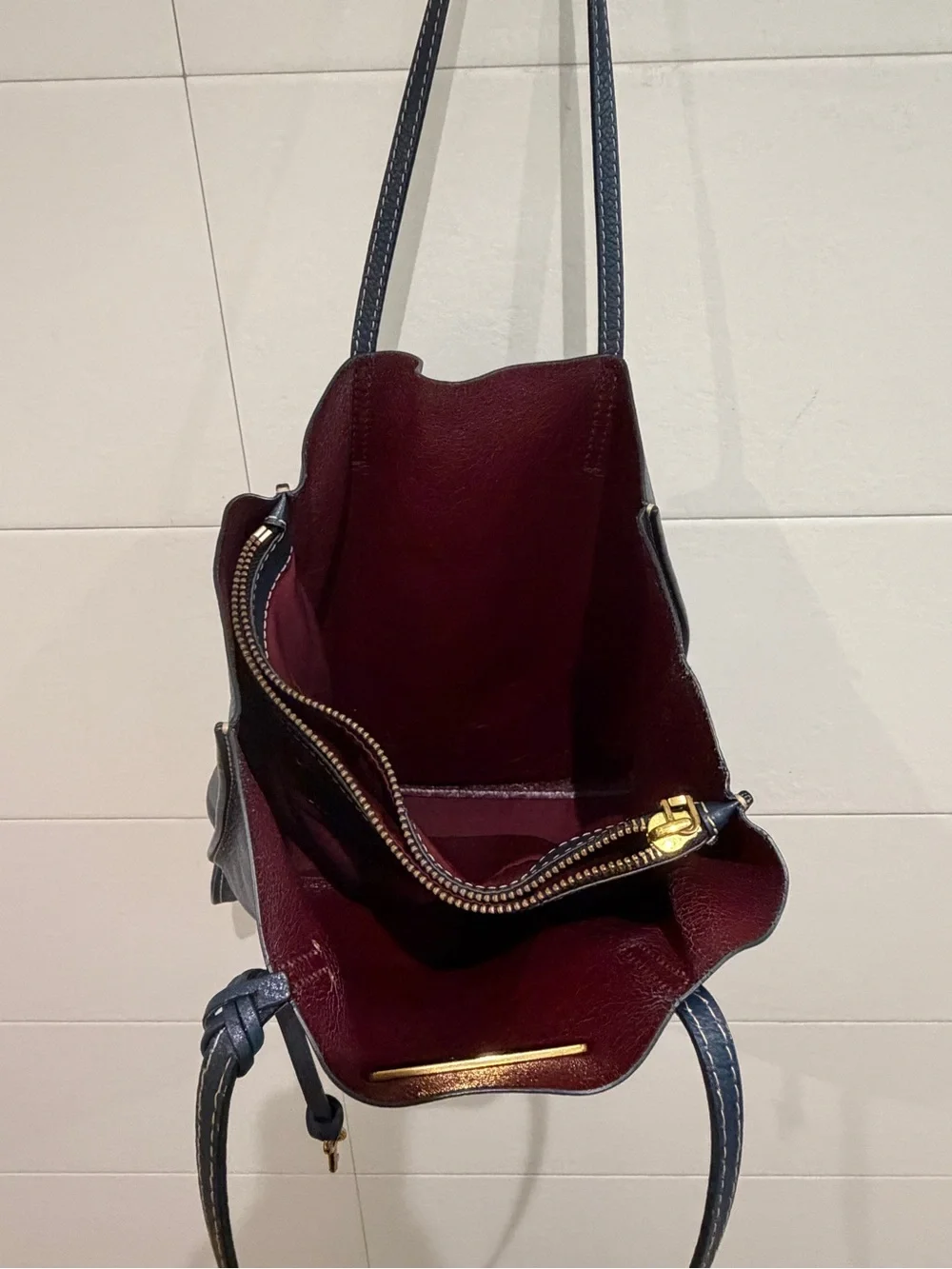 Marc Jacobs The Grind East/West Leather Navy Tote